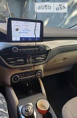 Позашляховик / Кросовер Ford Escape 2020 в Гайвороні