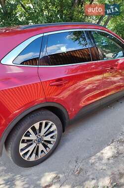 Внедорожник / Кроссовер Ford Escape 2020 в 