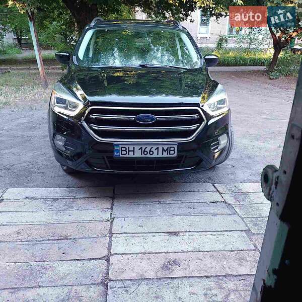 Внедорожник / Кроссовер Ford Escape 2016 в 