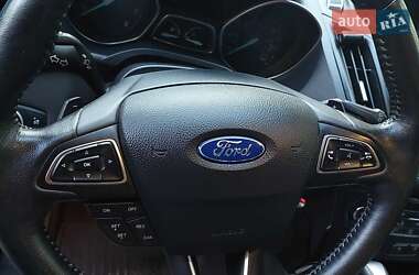 Внедорожник / Кроссовер Ford Escape 2016 в 