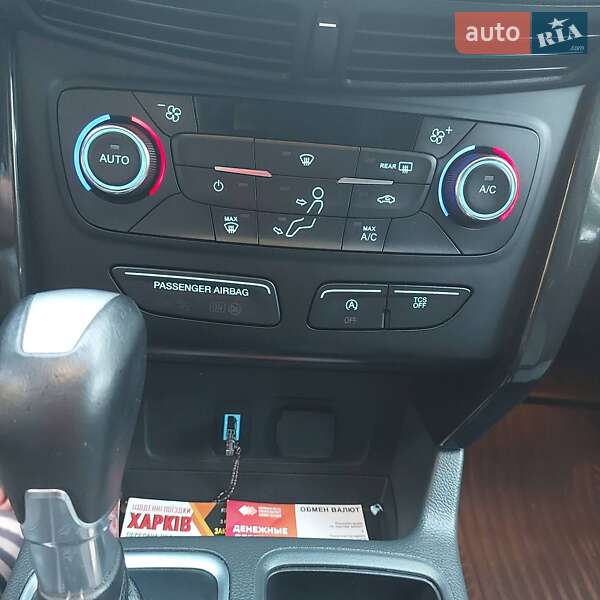 Внедорожник / Кроссовер Ford Escape 2016 в Доброполье