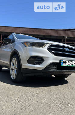 Внедорожник / Кроссовер Ford Escape 2019 в 
