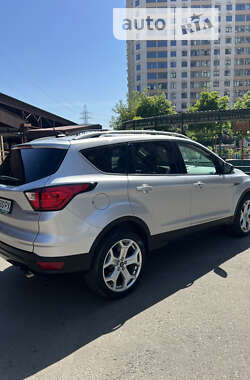 Внедорожник / Кроссовер Ford Escape 2019 в 