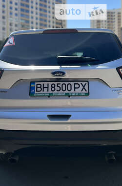 Внедорожник / Кроссовер Ford Escape 2019 в 