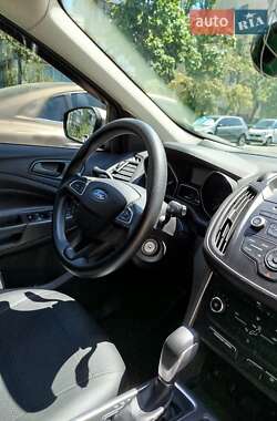 Внедорожник / Кроссовер Ford Escape 2016 в 