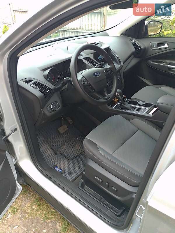 Внедорожник / Кроссовер Ford Escape 2017 в Золотоноше