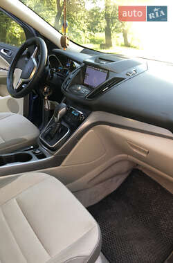 Внедорожник / Кроссовер Ford Escape 2012 в 