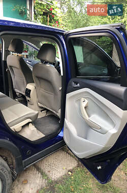 Внедорожник / Кроссовер Ford Escape 2012 в 