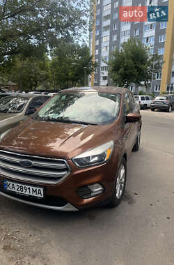 Внедорожник / Кроссовер Ford Escape 2016 в 