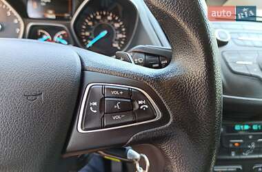 Внедорожник / Кроссовер Ford Escape 2017 в 