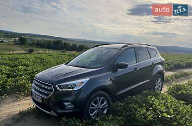 Позашляховик / Кросовер Ford Escape 2017 в Чернівцях