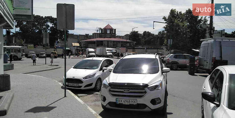 Внедорожник / Кроссовер Ford Escape 2017 в Каменец-Подольском