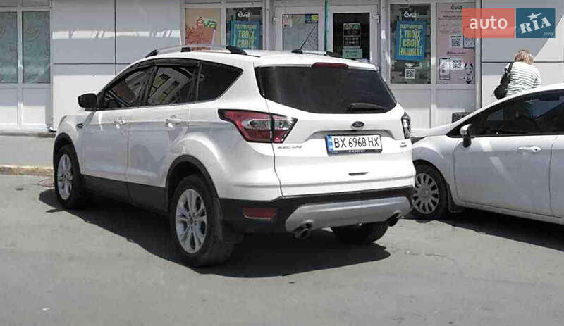 Внедорожник / Кроссовер Ford Escape 2017 в Каменец-Подольском