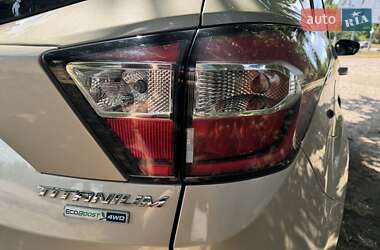 Внедорожник / Кроссовер Ford Escape 2017 в 