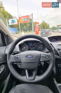 Внедорожник / Кроссовер Ford Escape 2018 в 