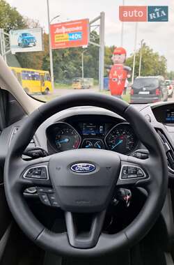 Внедорожник / Кроссовер Ford Escape 2018 в 