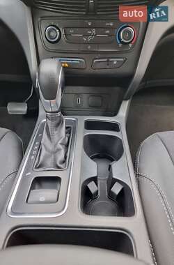 Внедорожник / Кроссовер Ford Escape 2018 в 