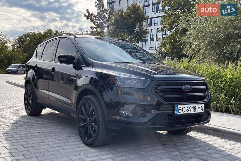 Внедорожник / Кроссовер Ford Escape 2017 в Львове