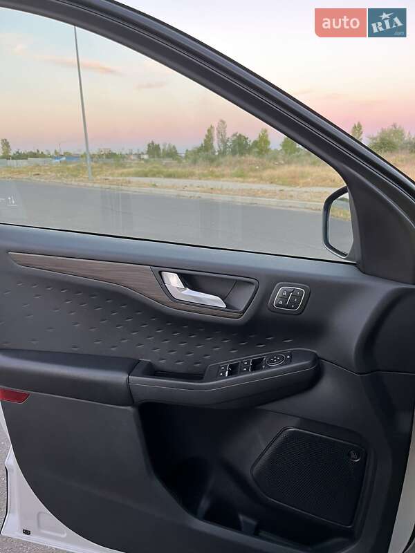 Внедорожник / Кроссовер Ford Escape 2020 в Николаеве