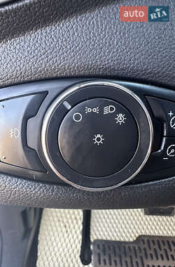 Внедорожник / Кроссовер Ford Escape 2012 в 