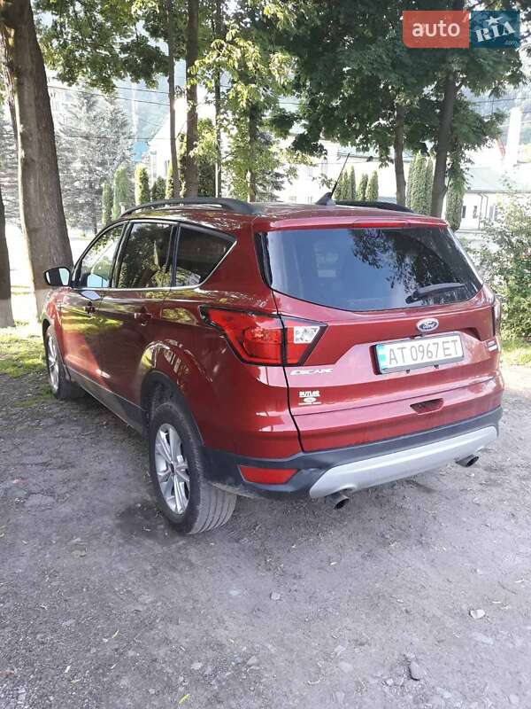 Внедорожник / Кроссовер Ford Escape 2019 в Яремче