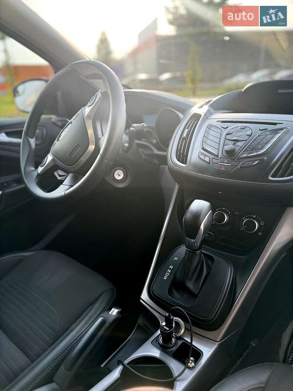 Внедорожник / Кроссовер Ford Escape 2015 в Ровно