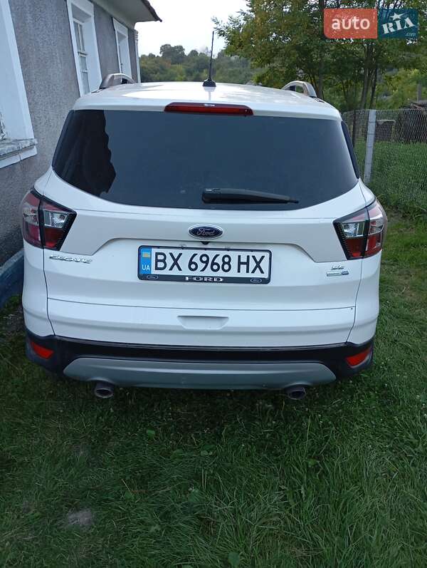 Внедорожник / Кроссовер Ford Escape 2017 в Каменец-Подольском
