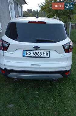 Внедорожник / Кроссовер Ford Escape 2017 в 
