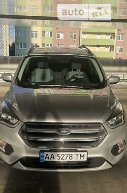 Позашляховик / Кросовер Ford Escape 2017 в Києві