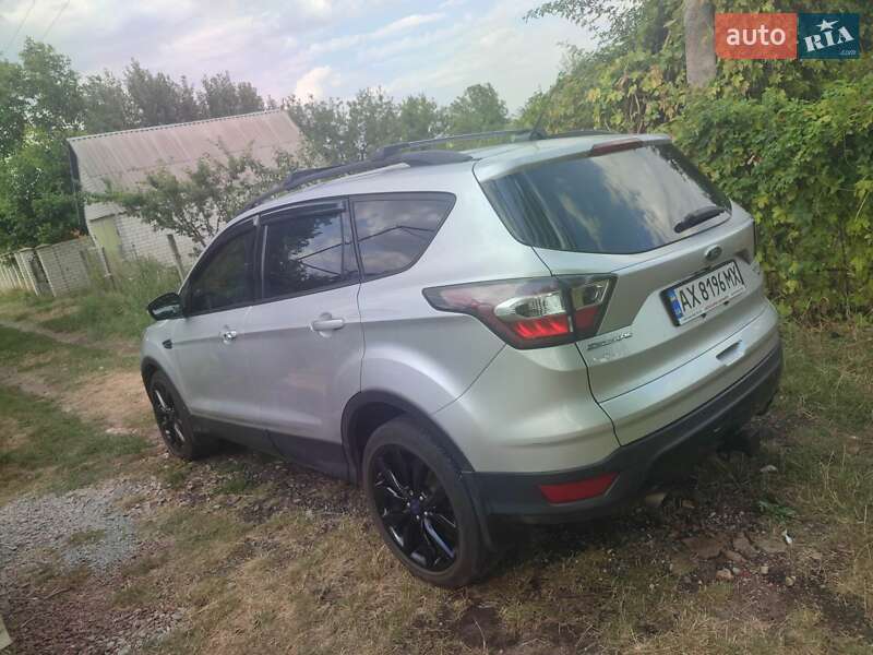 Внедорожник / Кроссовер Ford Escape 2016 в Харькове
