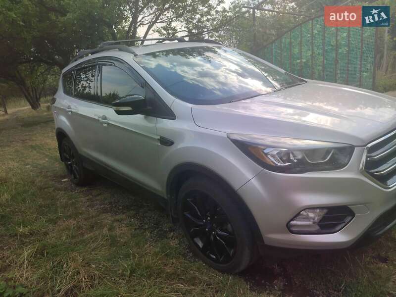 Внедорожник / Кроссовер Ford Escape 2016 в Харькове