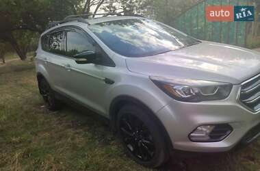 Внедорожник / Кроссовер Ford Escape 2016 в 