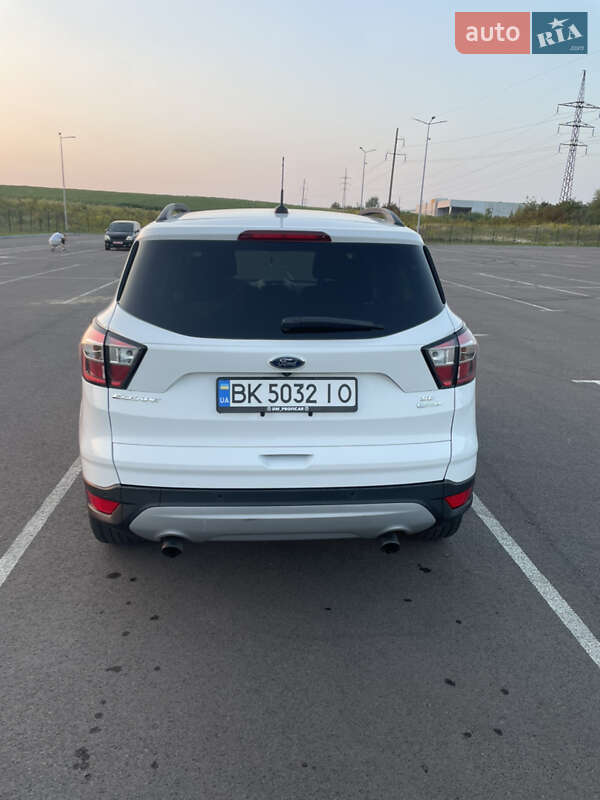 Позашляховик / Кросовер Ford Escape 2017 в Рівному
