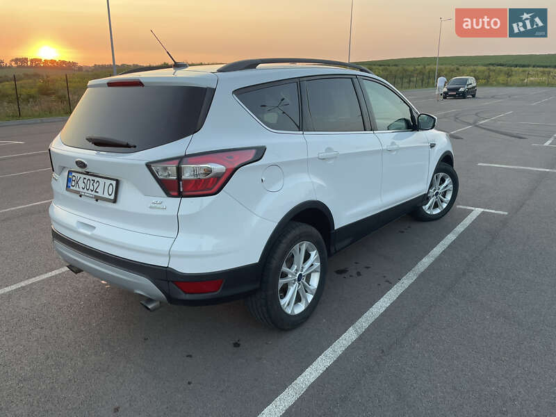 Позашляховик / Кросовер Ford Escape 2017 в Рівному