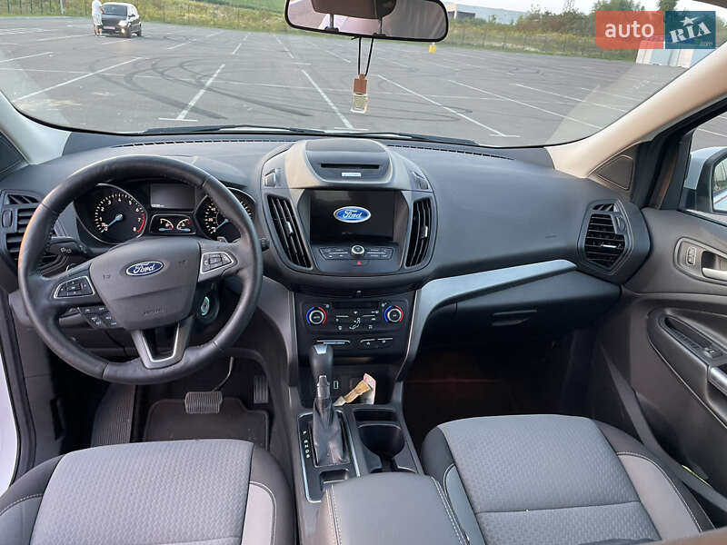 Позашляховик / Кросовер Ford Escape 2017 в Рівному