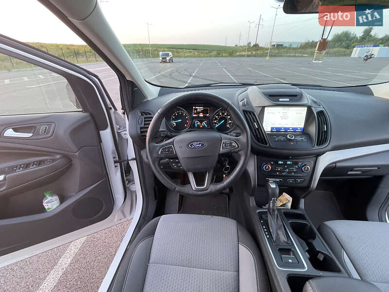 Позашляховик / Кросовер Ford Escape 2017 в Рівному