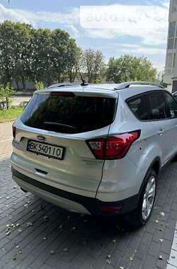 Внедорожник / Кроссовер Ford Escape 2018 в Ровно