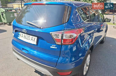 Внедорожник / Кроссовер Ford Escape 2016 в 