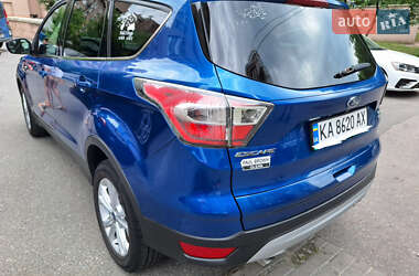 Внедорожник / Кроссовер Ford Escape 2016 в 