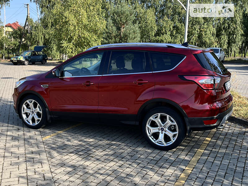 Внедорожник / Кроссовер Ford Escape 2017 в Дрогобыче