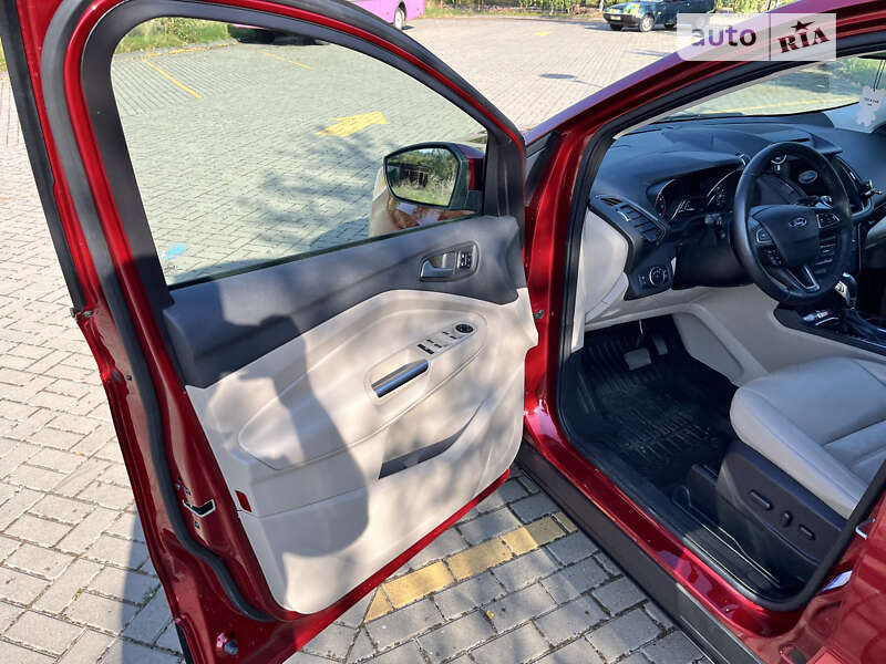 Внедорожник / Кроссовер Ford Escape 2017 в Дрогобыче