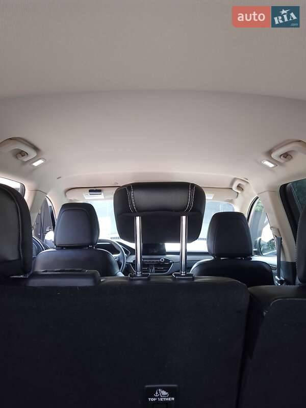 Внедорожник / Кроссовер Ford Escape 2019 в Ужгороде