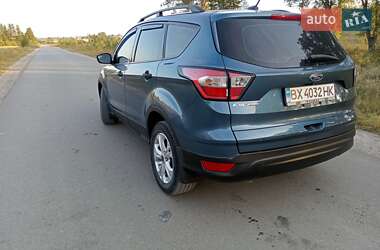 Внедорожник / Кроссовер Ford Escape 2018 в 