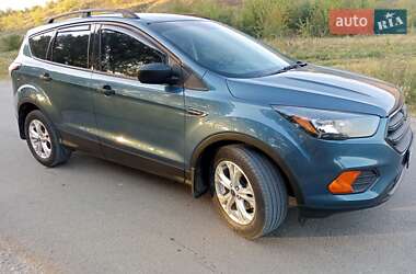 Внедорожник / Кроссовер Ford Escape 2018 в 