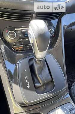Внедорожник / Кроссовер Ford Escape 2015 в 
