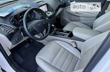 Внедорожник / Кроссовер Ford Escape 2017 в 