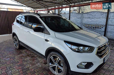 Внедорожник / Кроссовер Ford Escape 2018 в 