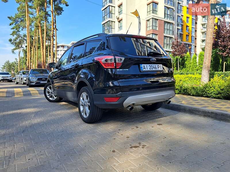 Внедорожник / Кроссовер Ford Escape 2016 в Гостомеле