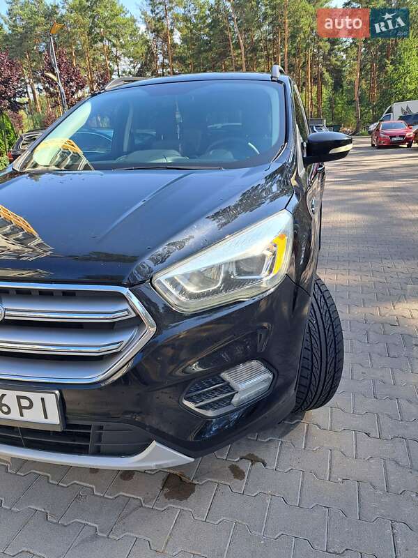 Внедорожник / Кроссовер Ford Escape 2016 в Гостомеле
