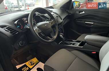 Внедорожник / Кроссовер Ford Escape 2017 в 